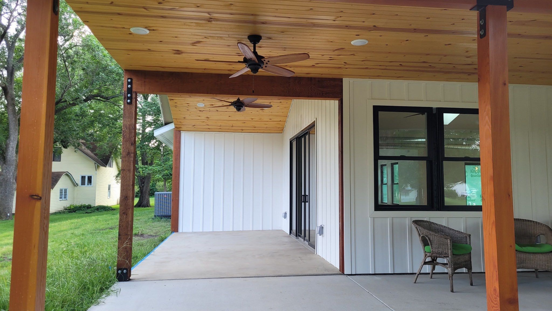 white bb Everlast Advanced Composite Siding